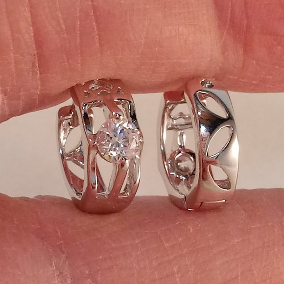 925 Silver Carved Diamond Zircon Hoop Huggie Earrings 14x5mm .25ctw Party Gift - Picture 2 of 5